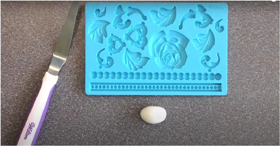 How to Use a Fondant Mold Step-by-Step Guide
