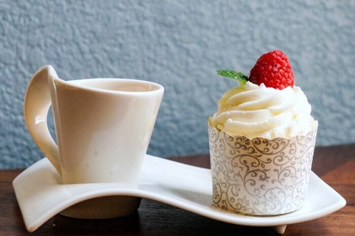 FLOWER EDGE CUPS 50*45 (50PCS/PKT) - CREAM | SHAGUN 71